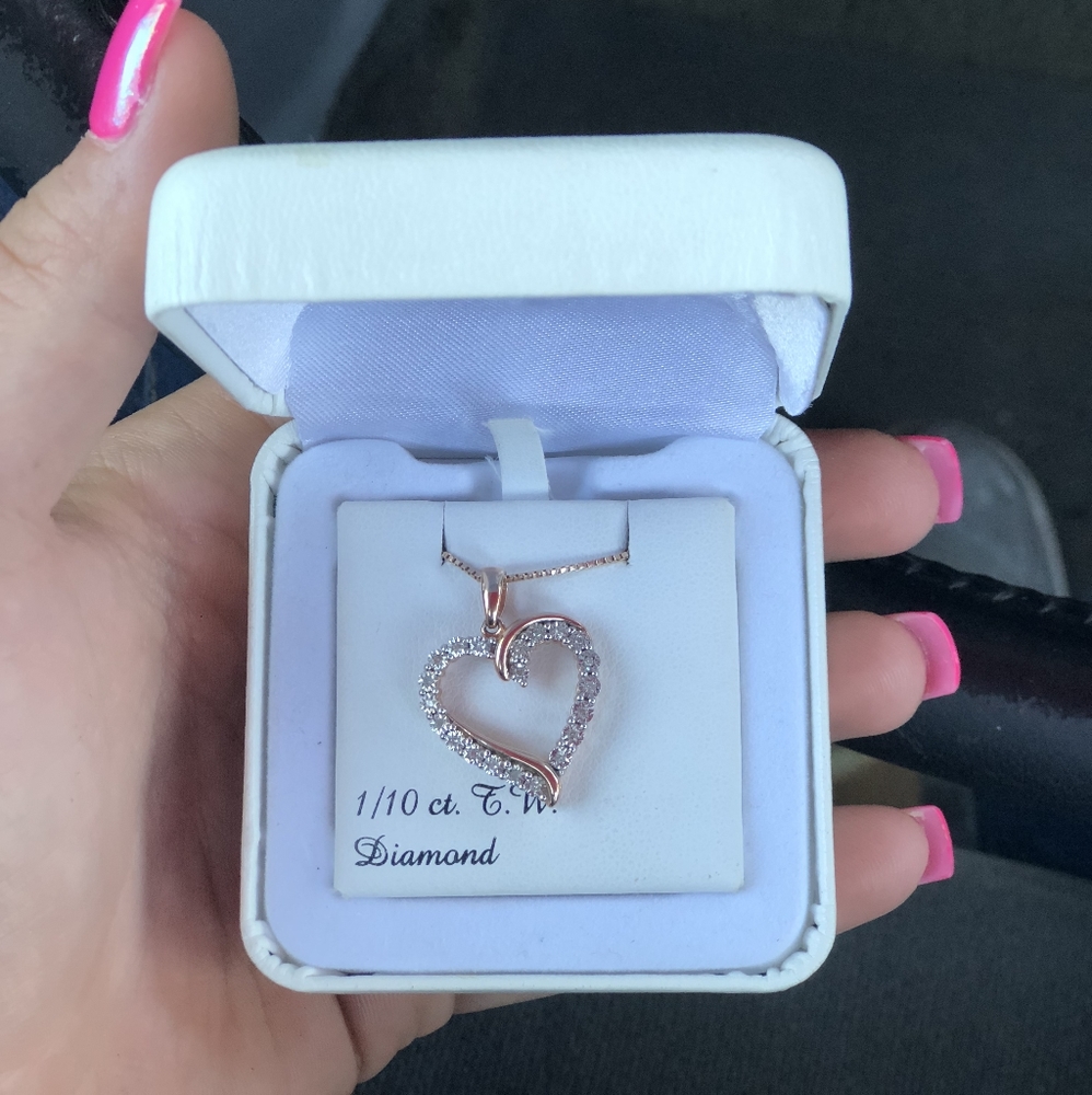 Rose Gold Heart Necklace w. Diamonds